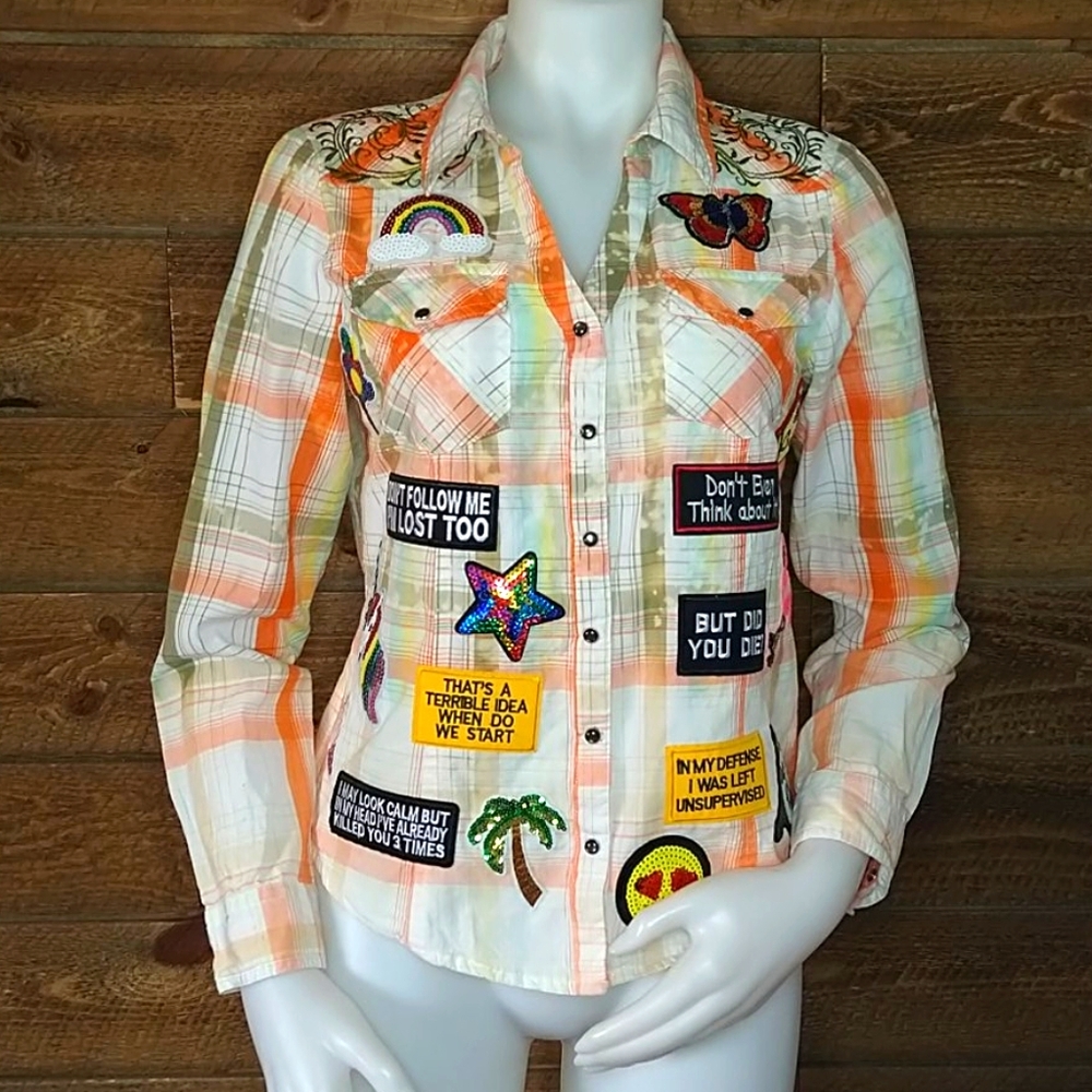 Customized Patched Plaid Button Down Shirt T14